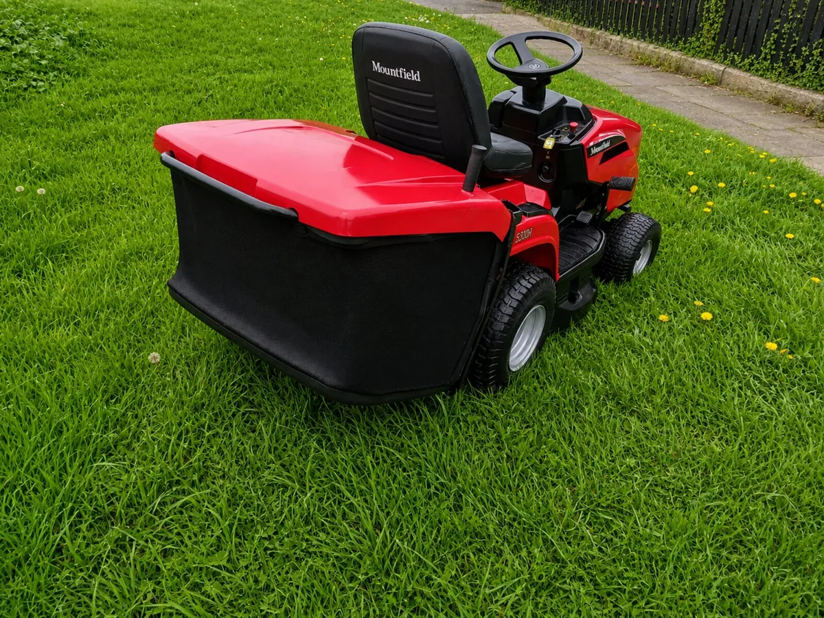 Mountfield ride on lawnmower - Image 3