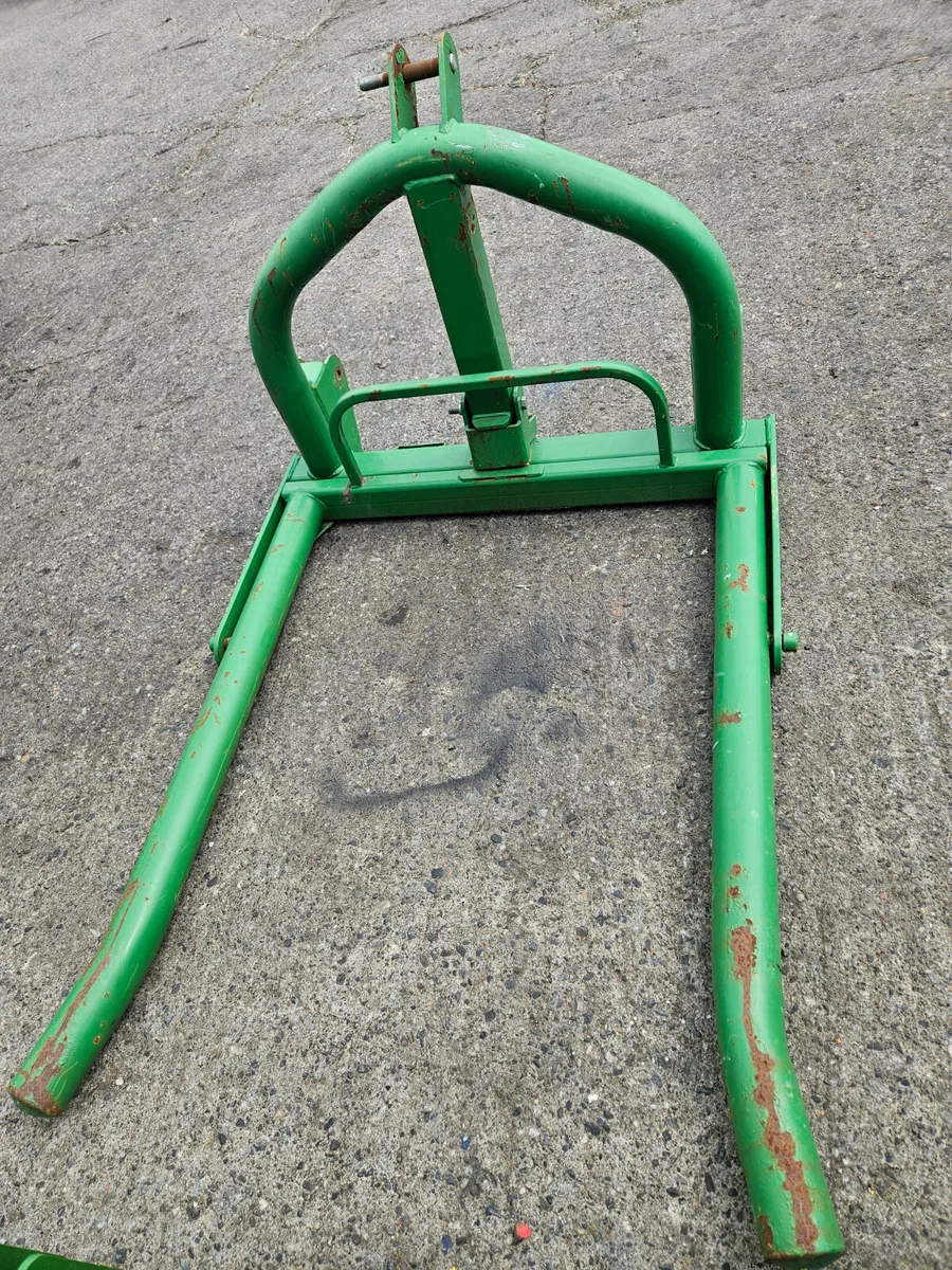 Cashels bale lifter - Image 4