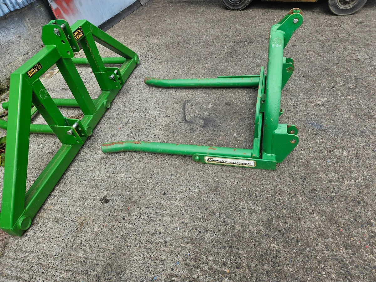 Cashels bale lifter - Image 3