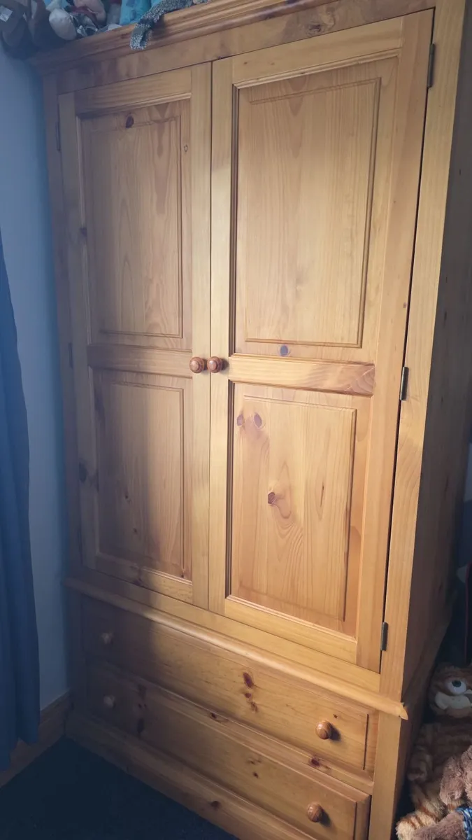 Bedroom furniture - Image 1