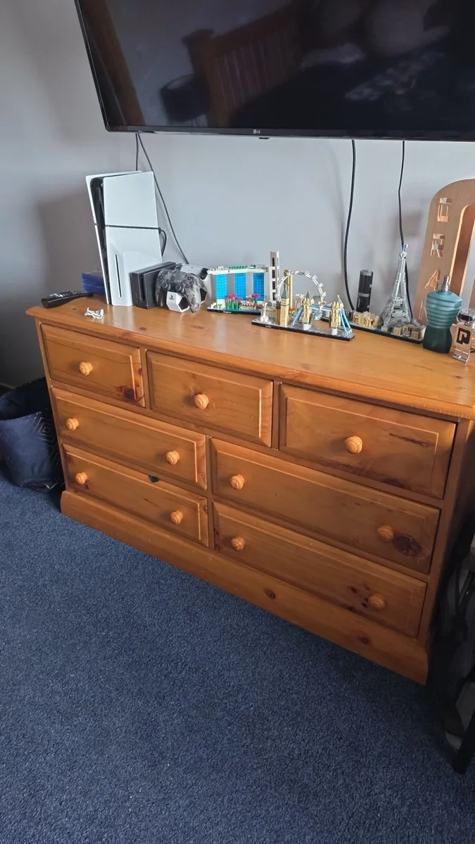 Bedroom furniture - Image 4