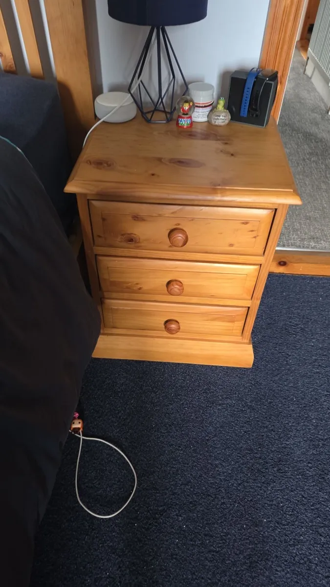Bedroom furniture - Image 2