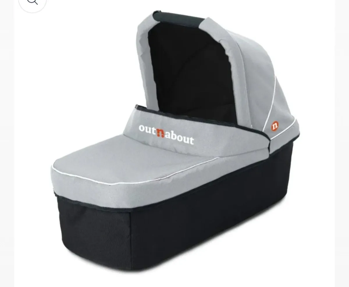 V5 Nipper Double Carrycot & Adapter - Image 2