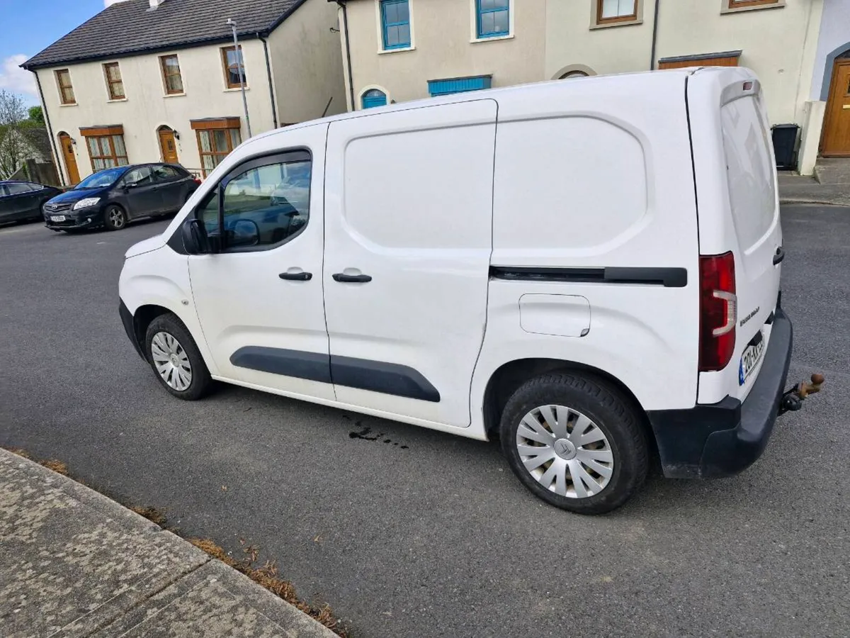 Berlingo K9 LX 1.5 BLUEHDI 75 - Image 4