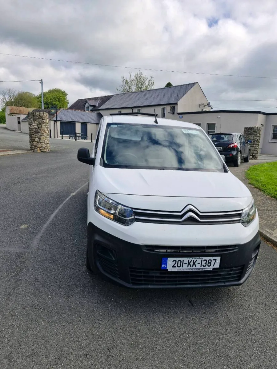 Berlingo K9 LX 1.5 BLUEHDI 75 - Image 1