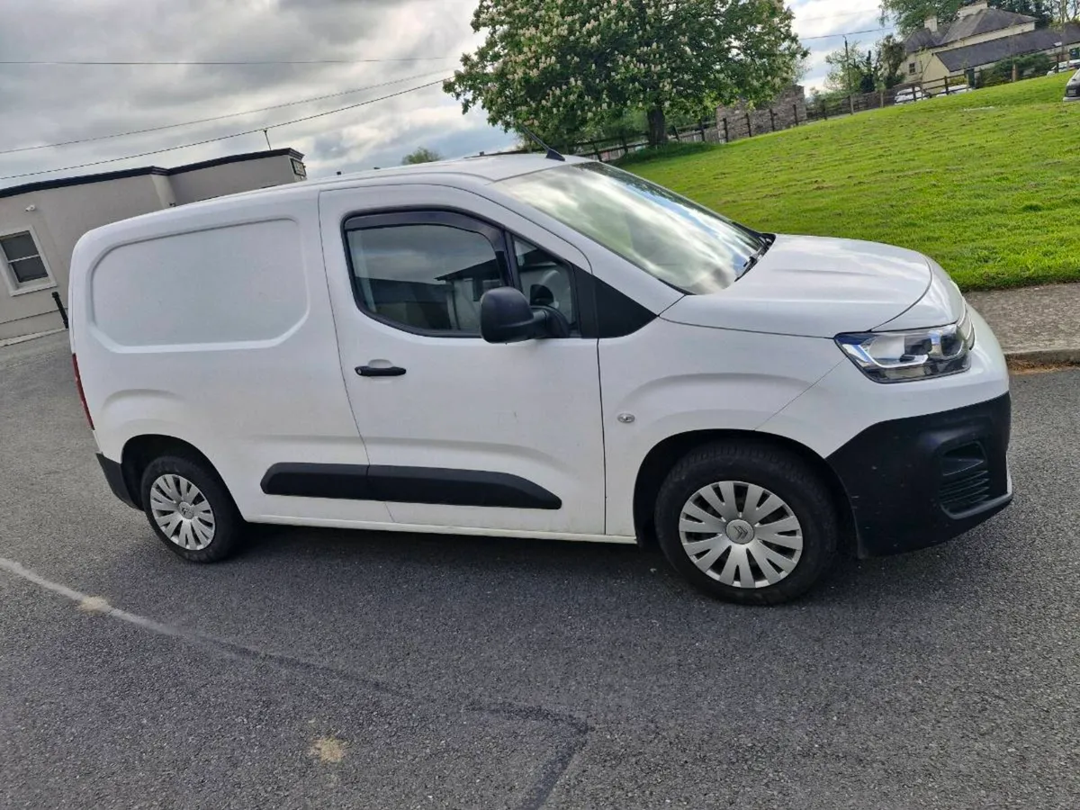Berlingo K9 LX 1.5 BLUEHDI 75 - Image 3