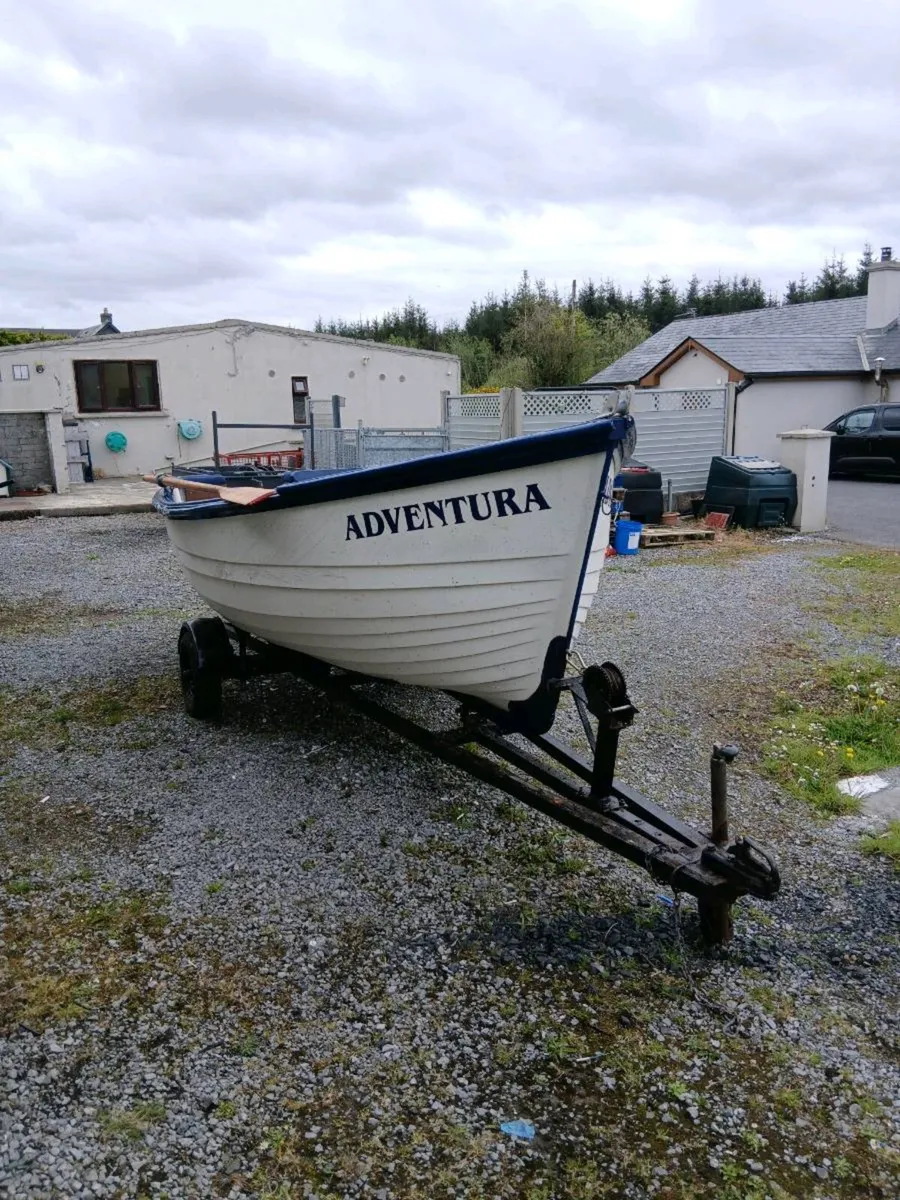 15ft fibreglass rowing boat. - Image 2