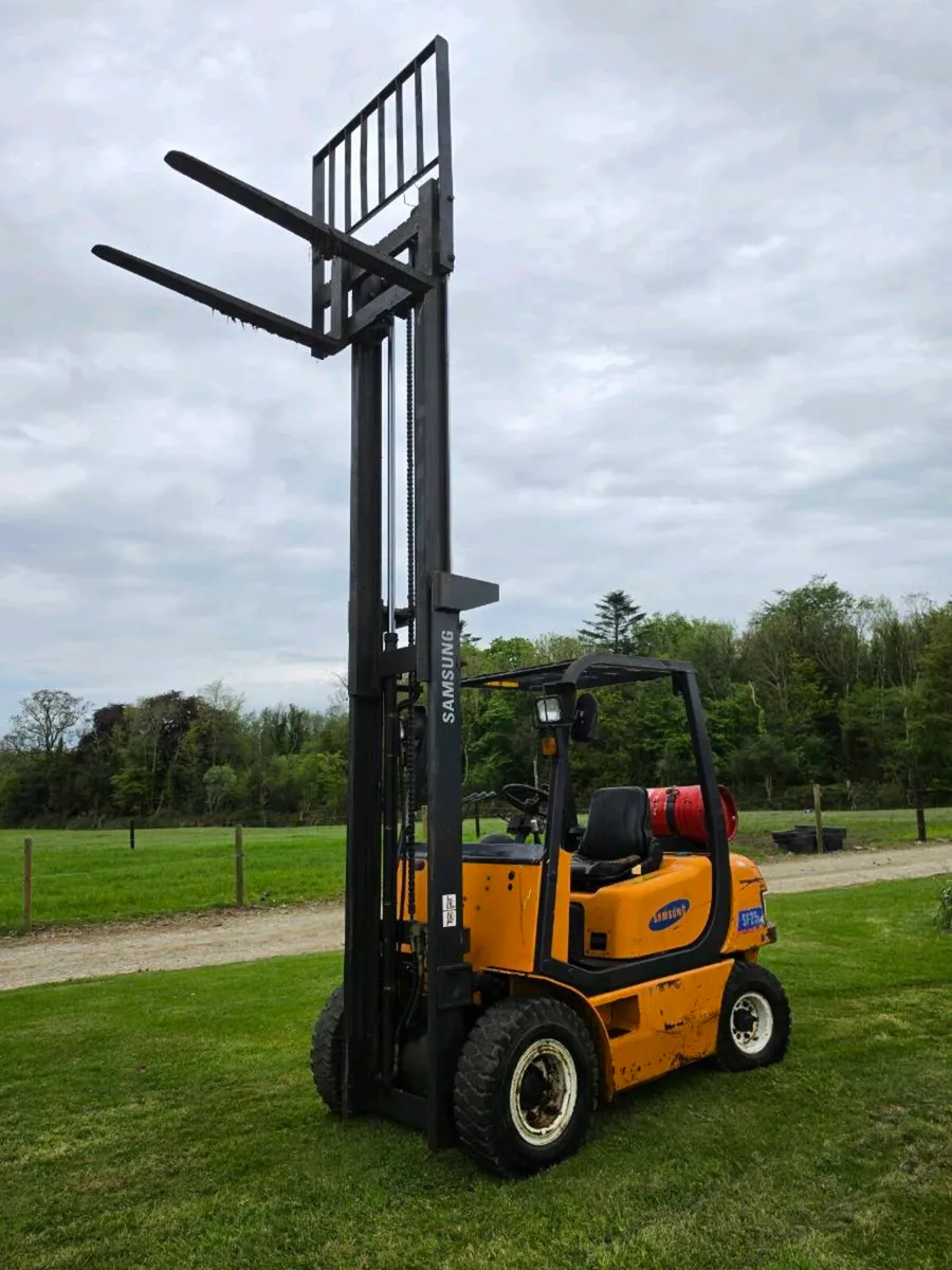 Samsung 2.5tone Gas forklift - Image 2