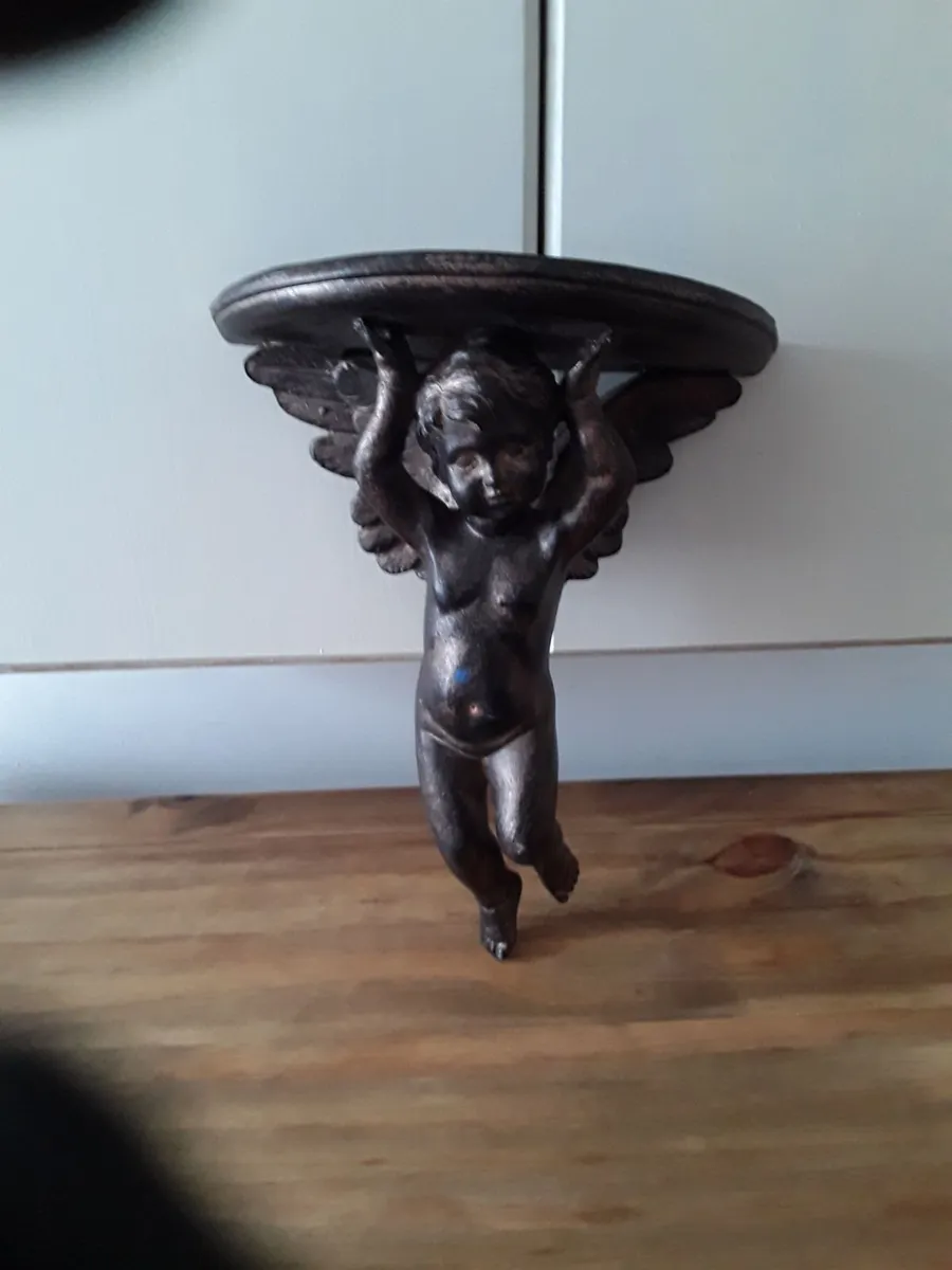 Lovely vintage solid wooden shelf - Image 1