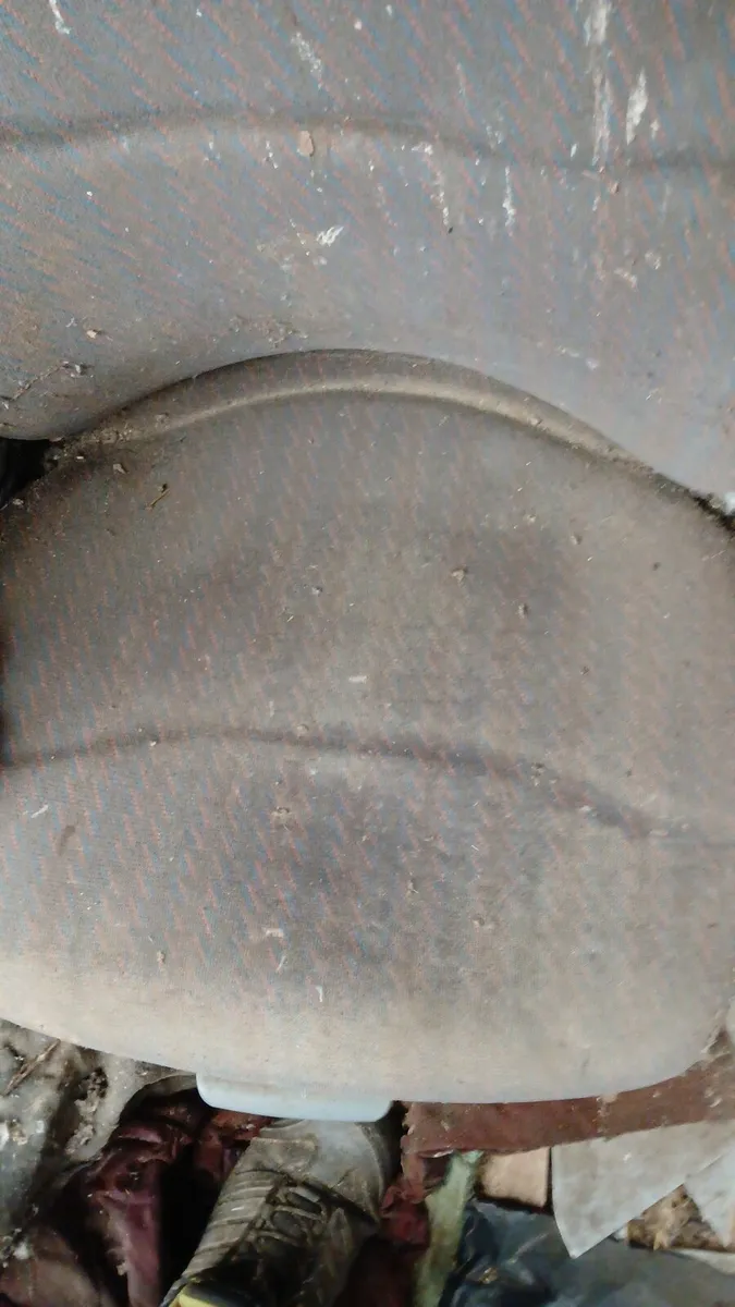 2 second hand new holland seats - Image 1