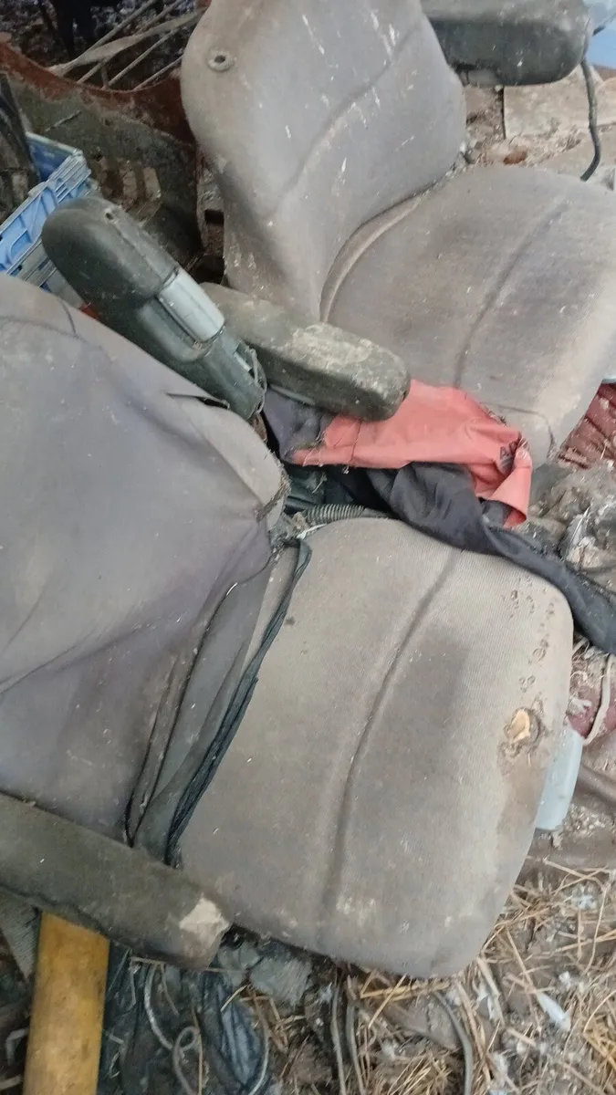 2 second hand new holland seats - Image 2