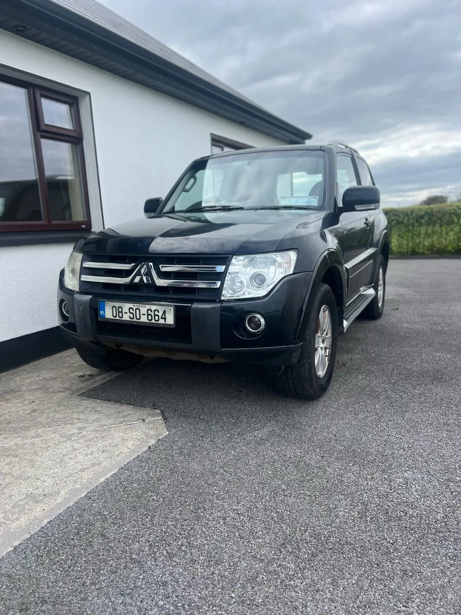 2008 Mitsubishi pajero - Image 1