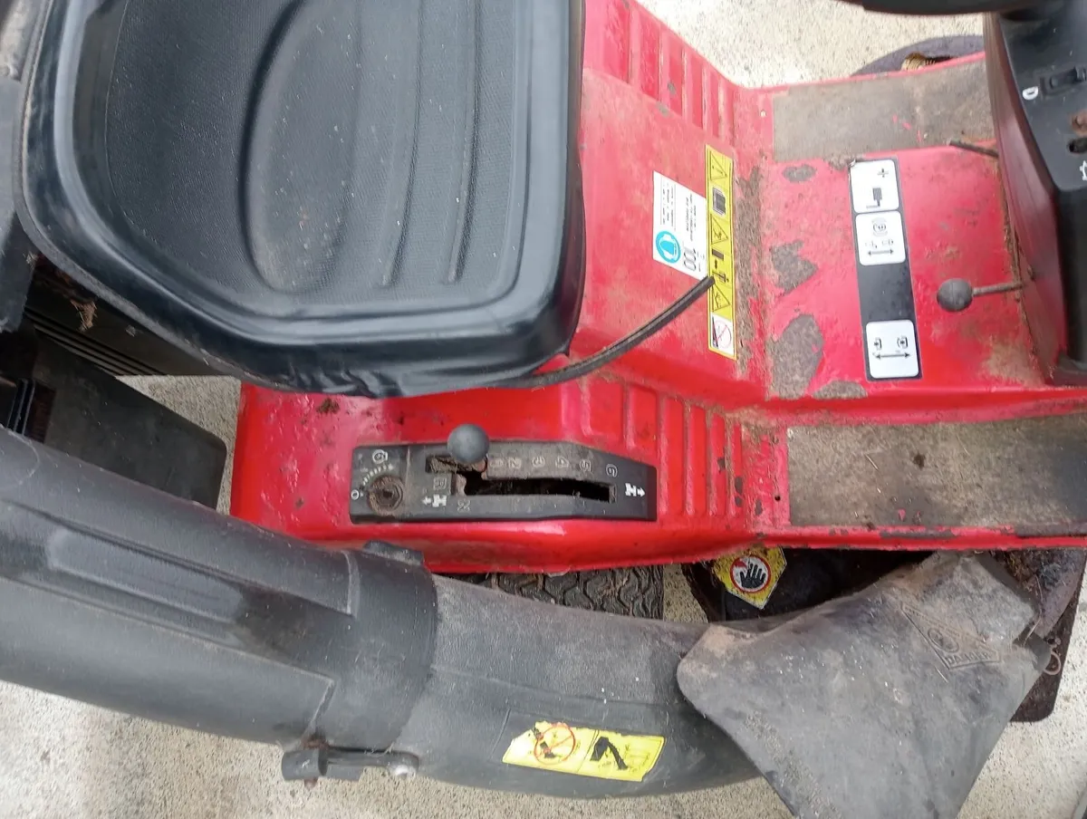 Ride on lawnmower - Image 2