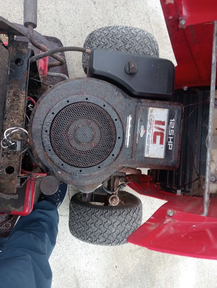Ride on lawnmower - Image 3