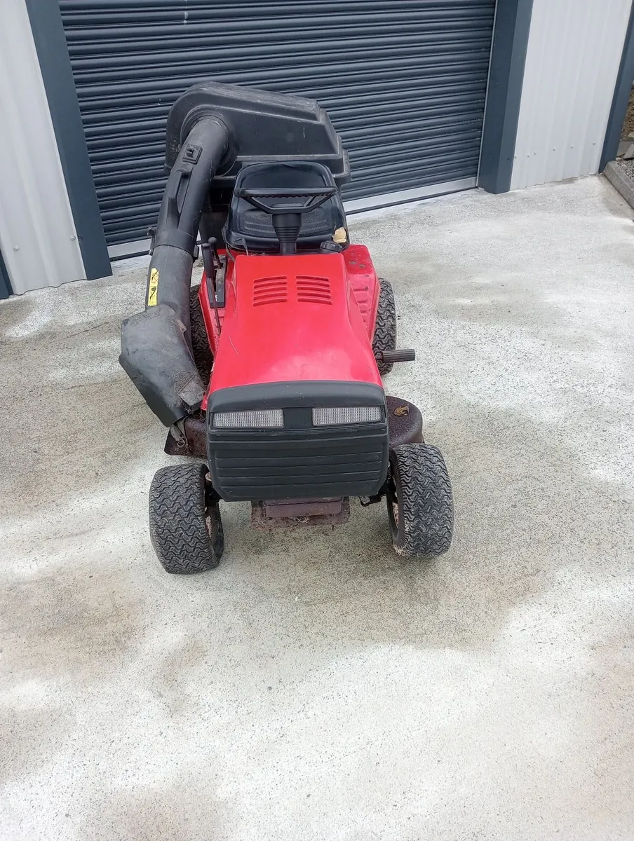 Ride on lawnmower - Image 1