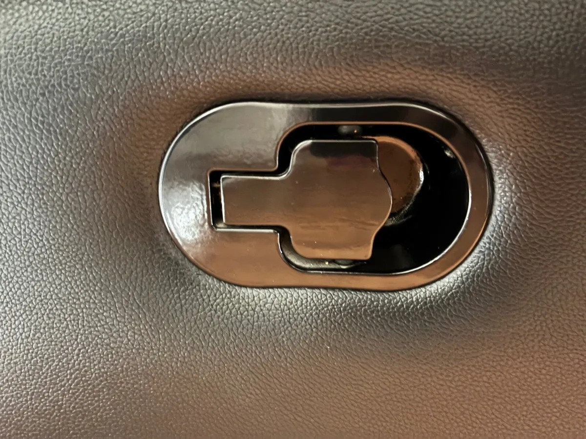 Leather Sofas, 3 seater and 2 Seater - Image 3