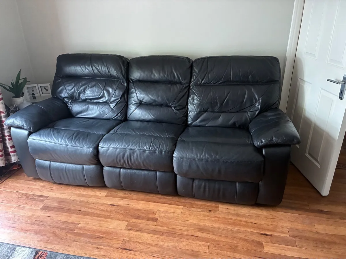 Leather Sofas, 3 seater and 2 Seater - Image 4