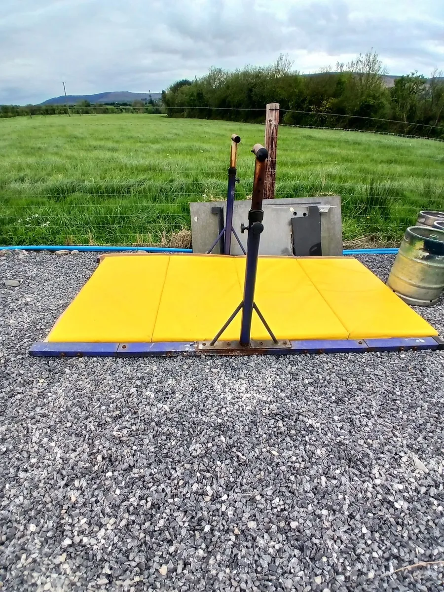 Gymnastics bar frame and mat - Image 1