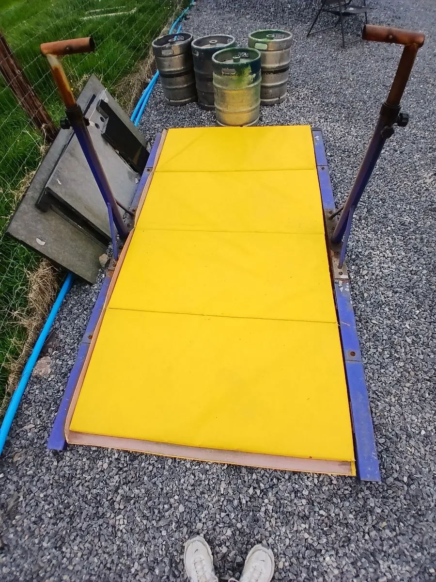 Gymnastics bar frame and mat - Image 2