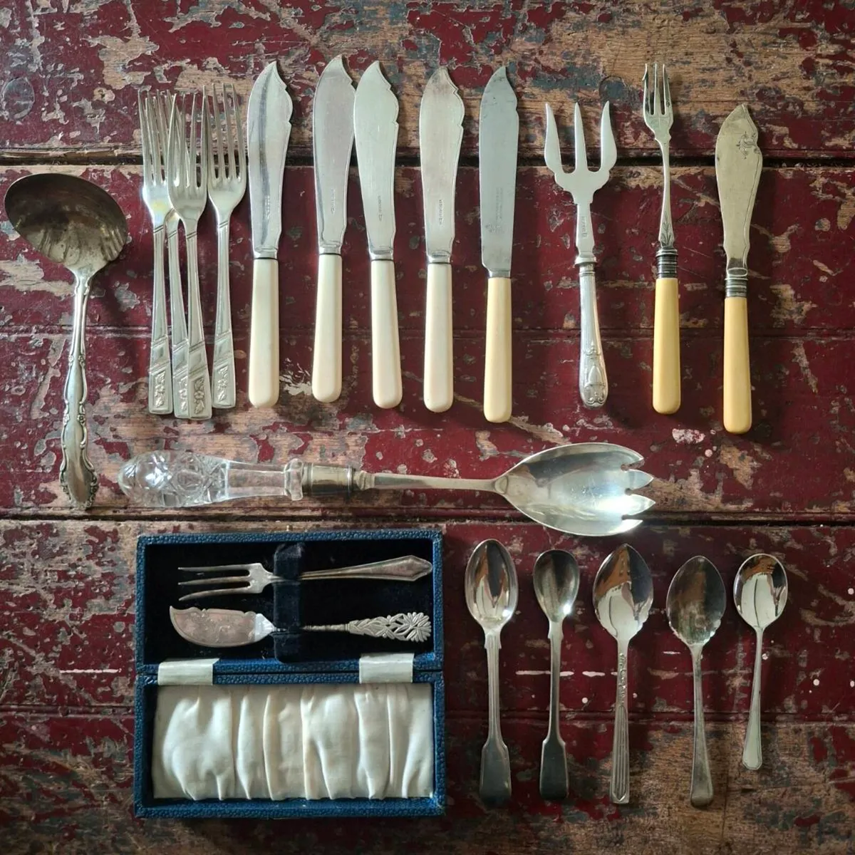 21 Piece Vintage & Antique Cutlery - Image 1