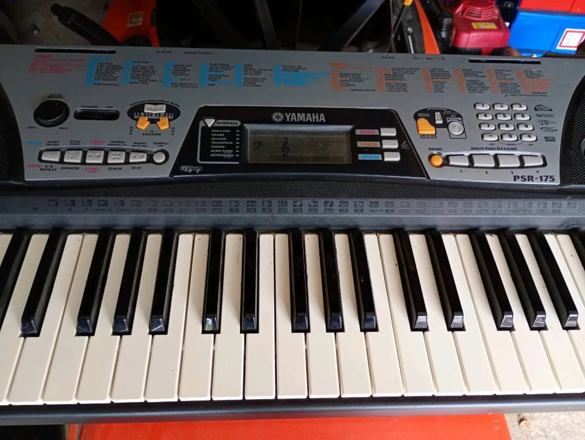 Yahama PSR 175. Battery Operated Keyboard - Image 1