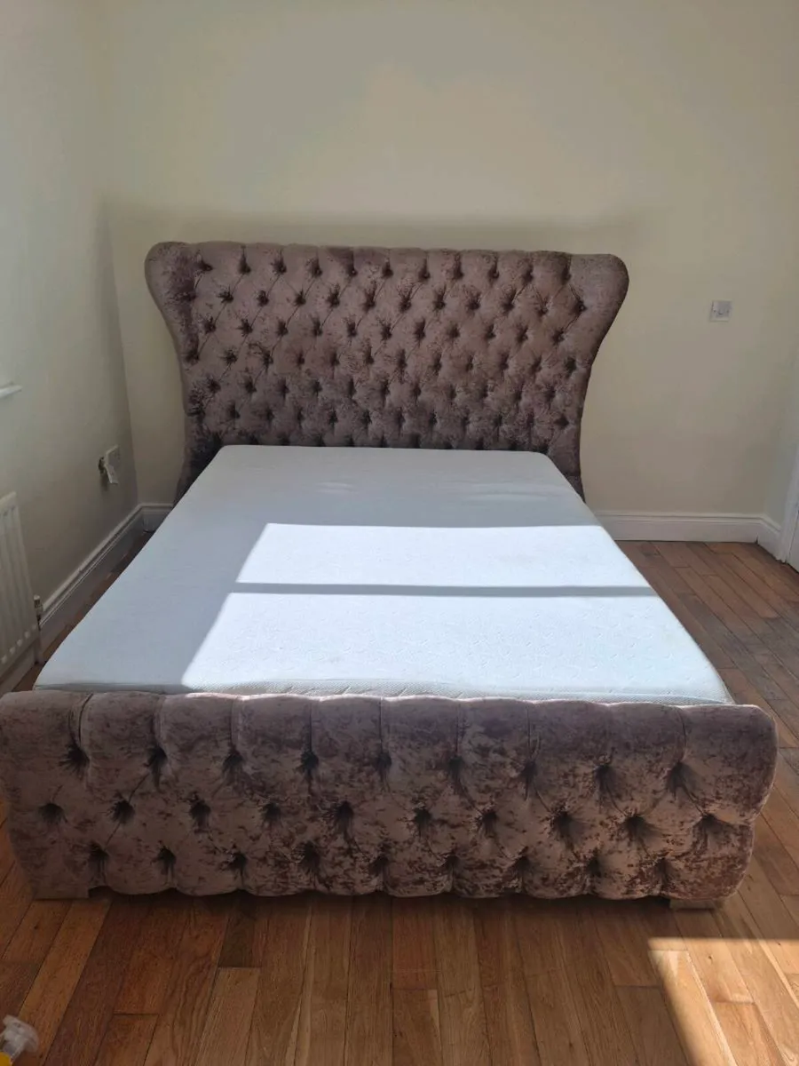 King size bed - Image 3