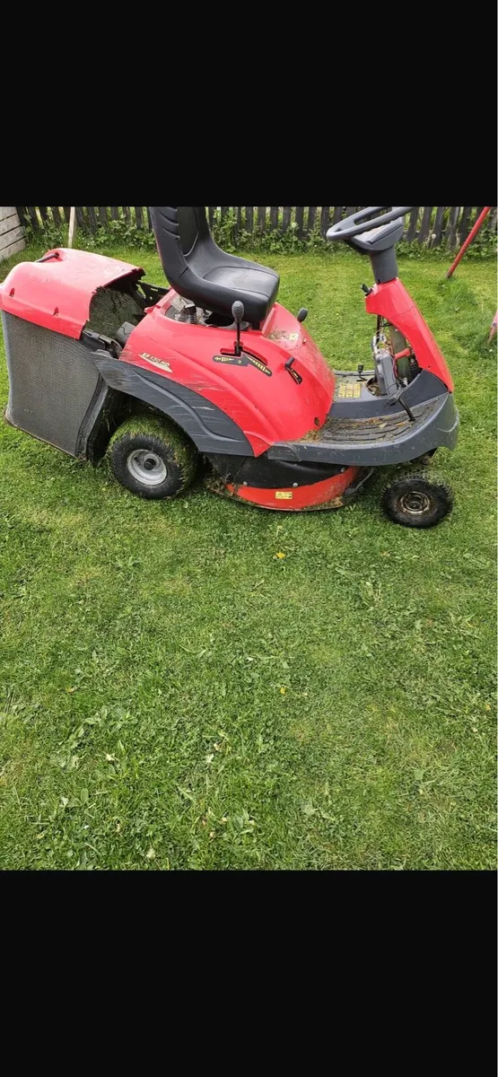Tractor lawnmower - Image 1