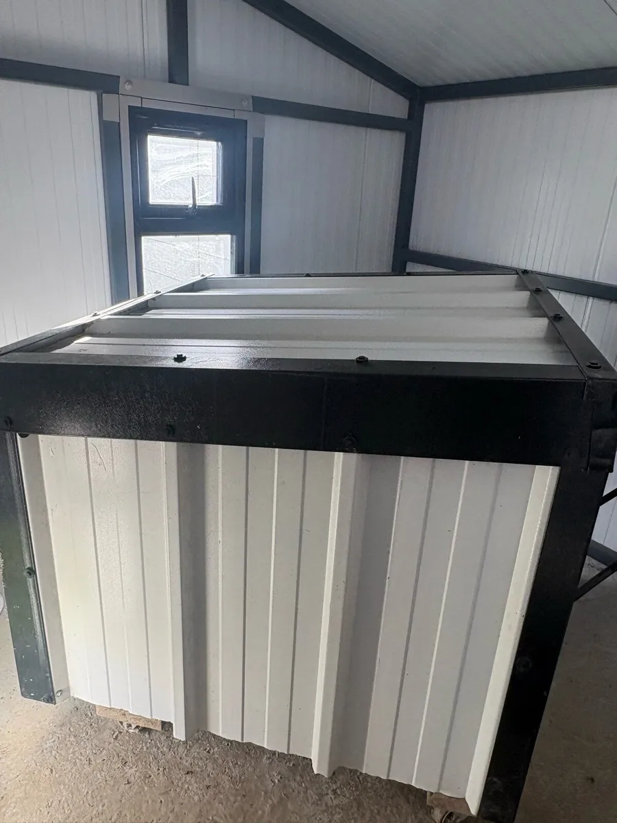 Insulated dog kennel - Image 2