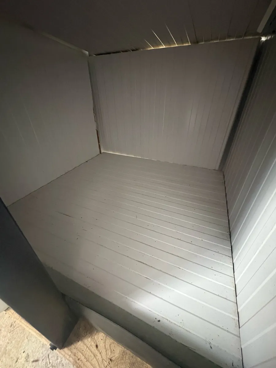 Insulated dog kennel - Image 3