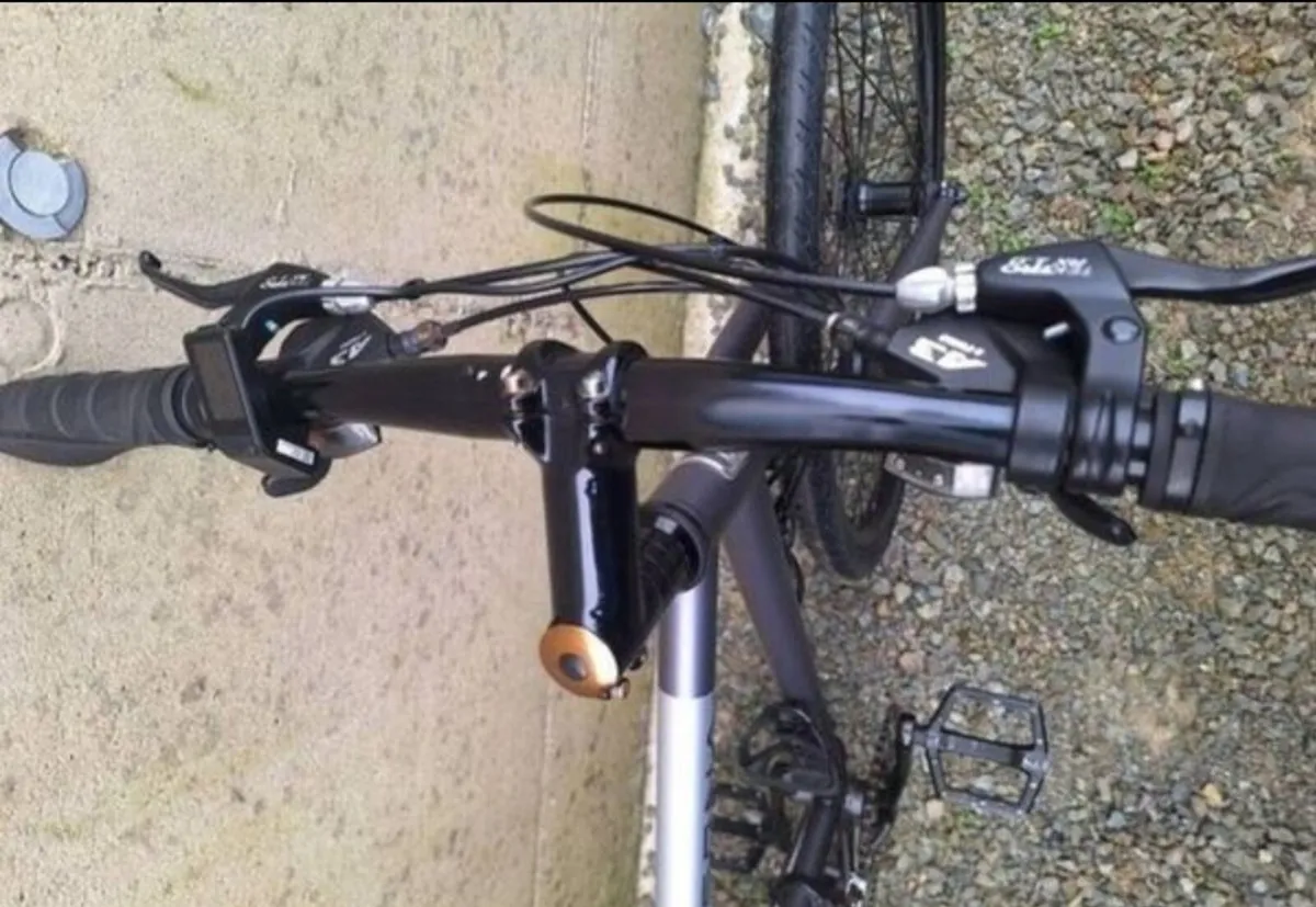Hybrid bike - Image 2