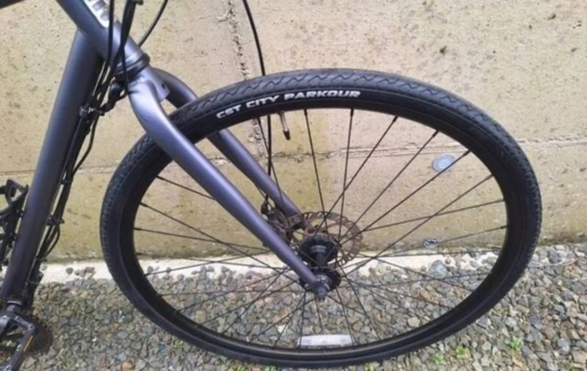 Hybrid bike - Image 3