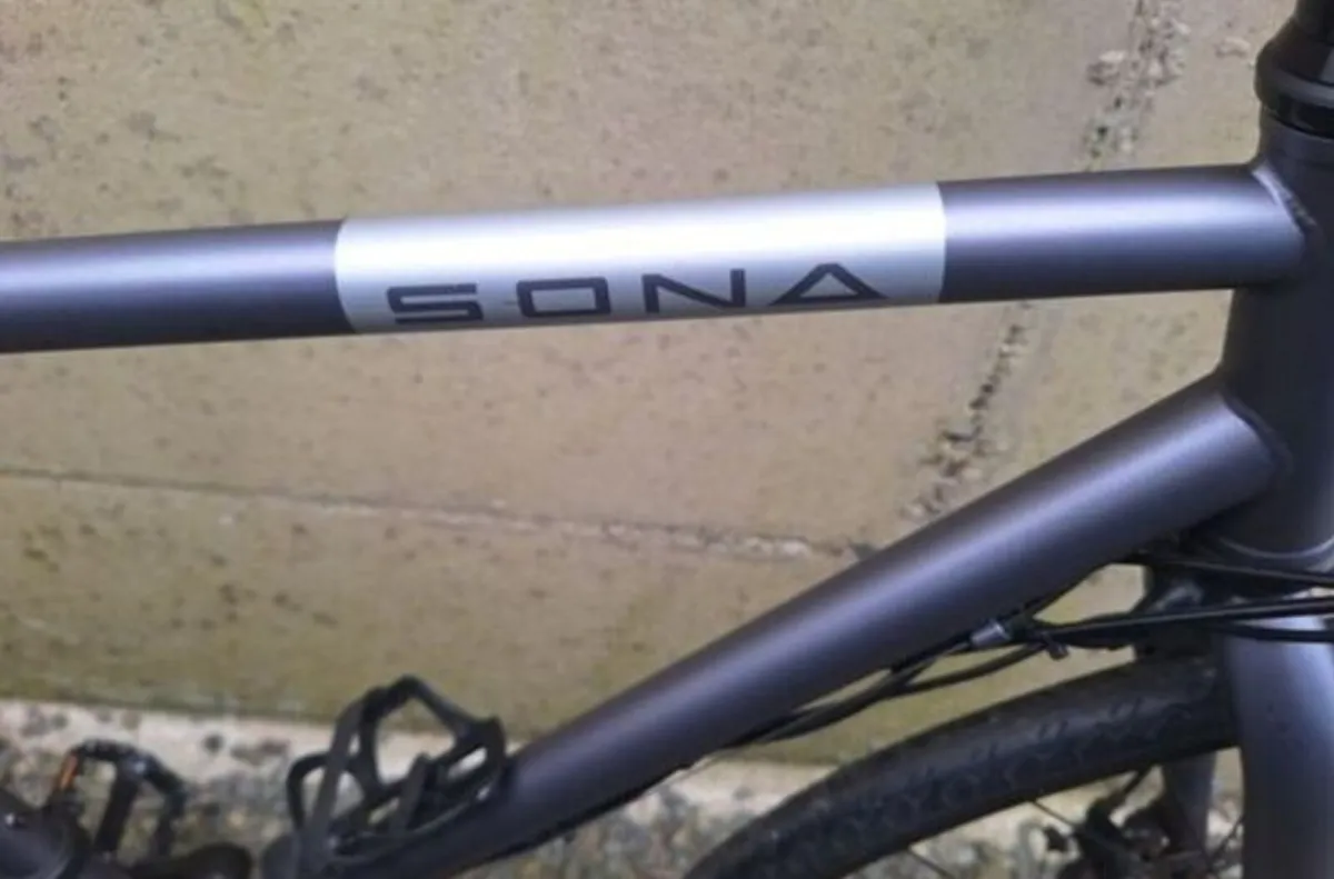 Hybrid bike - Image 4