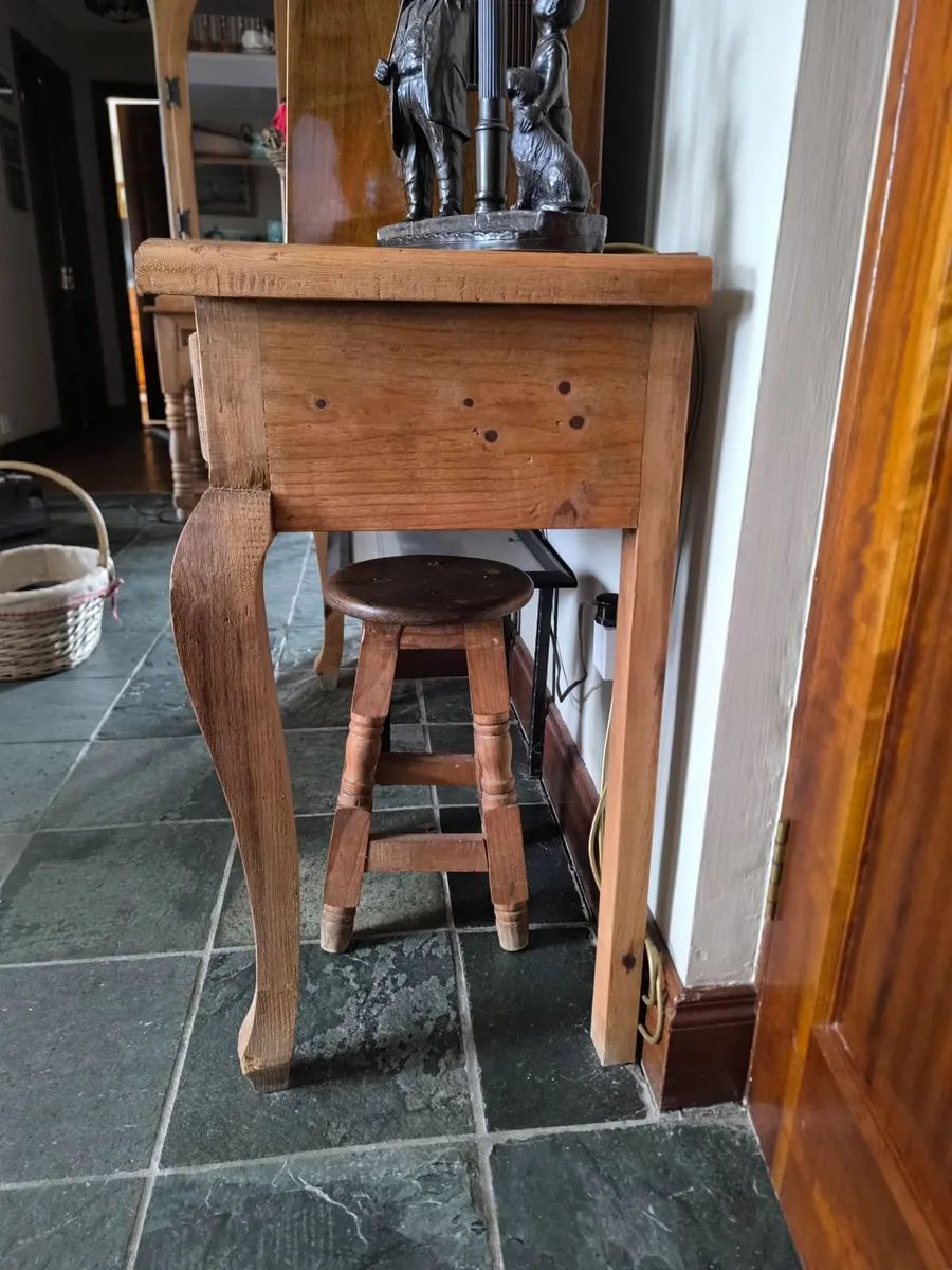 Vintage Solid Wood Console Table with Drawers - Image 4