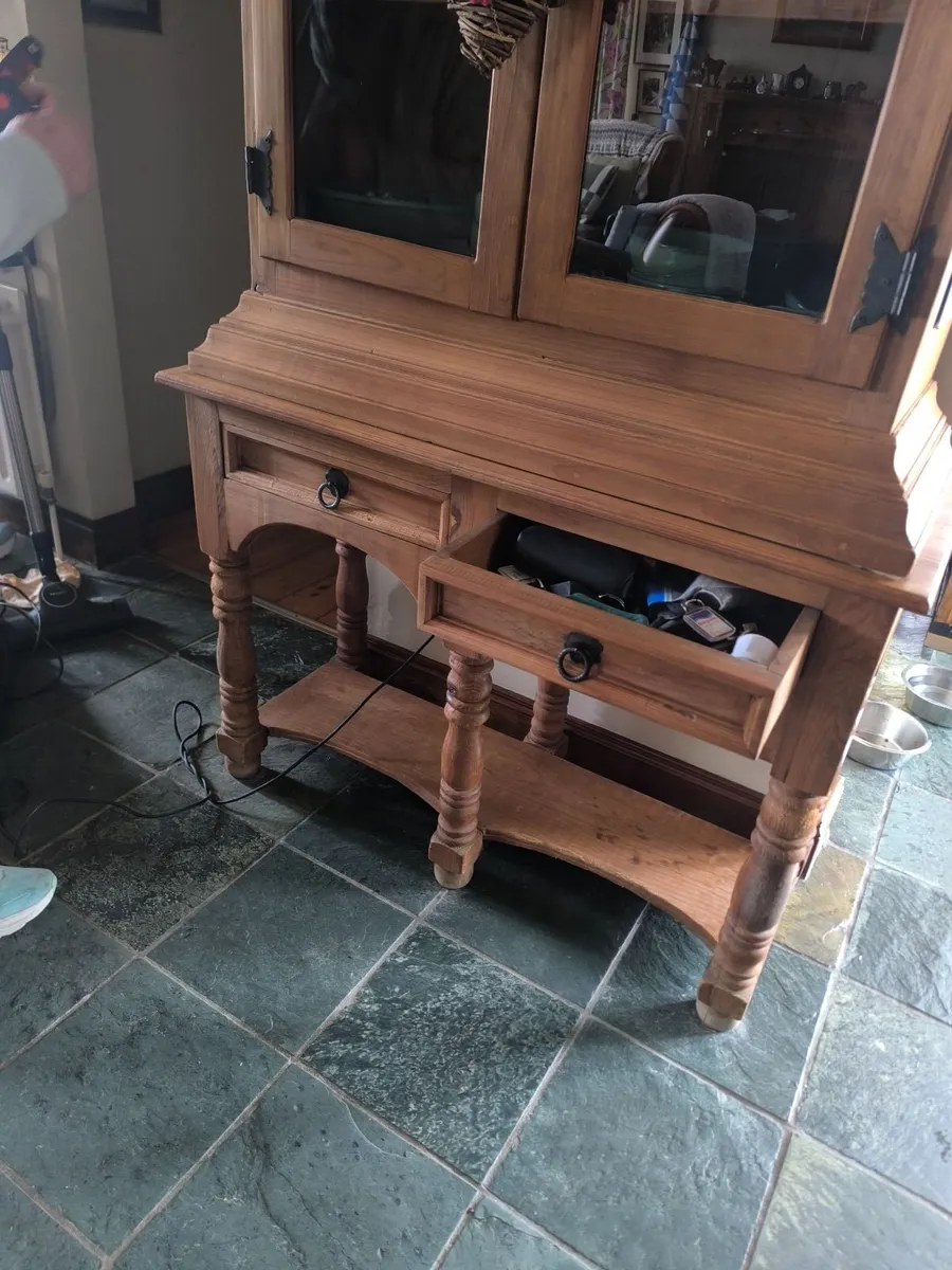 Traditional Pine Dresser with Glass Panelled Doors - Image 3