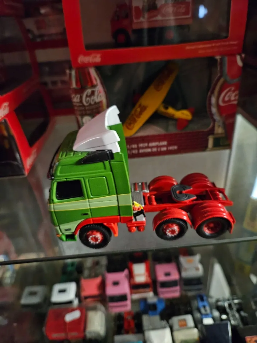 Corgi Volvo Tractor Unit - Image 3