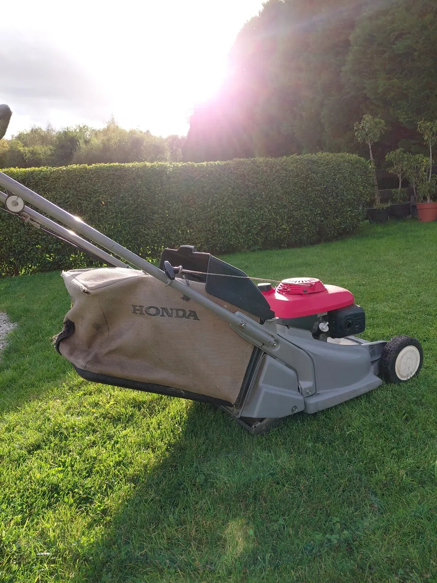 Honda HRB476 Lawnmower with Roller - Image 3