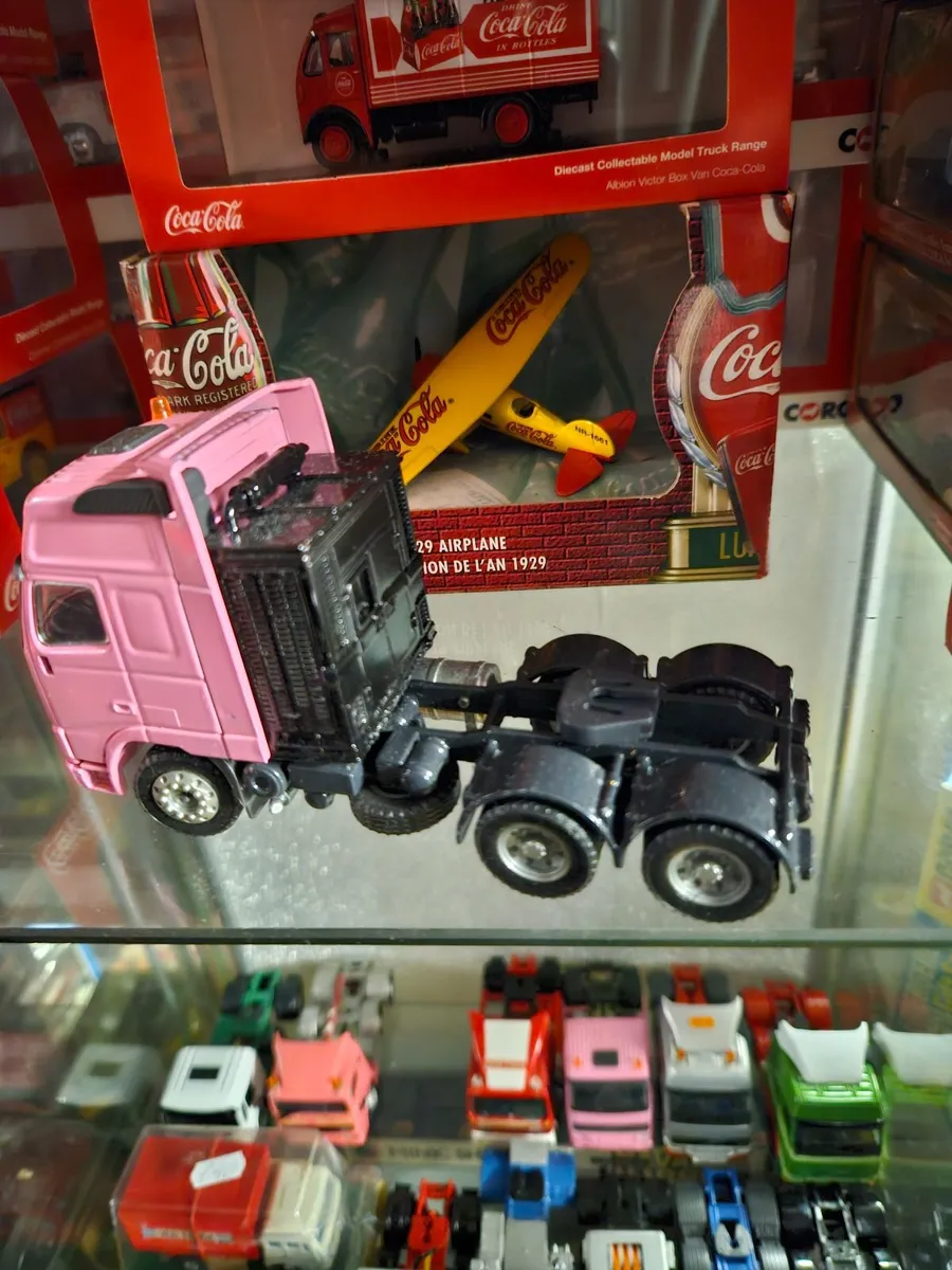 Corgi Volvo Tractor Unit Code3 - Image 2