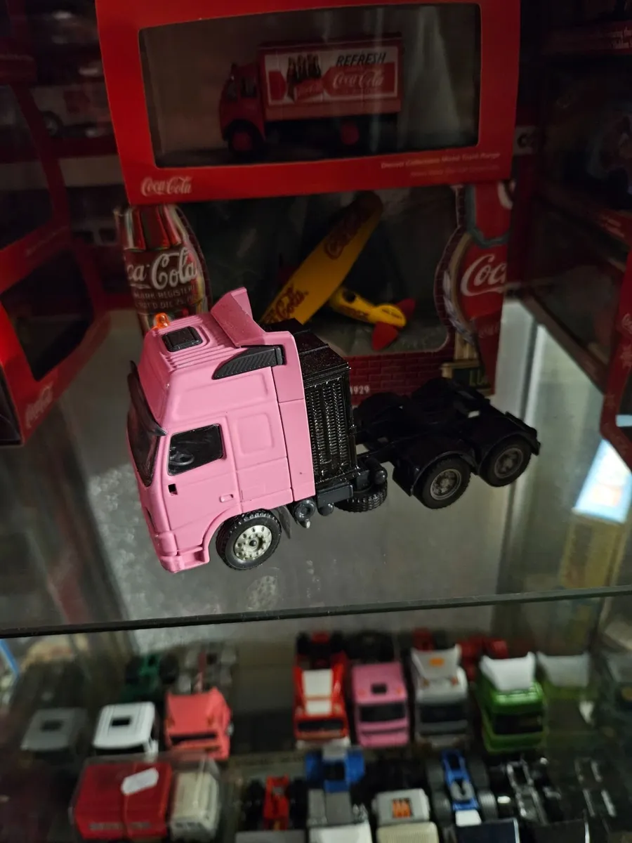 Corgi Volvo Tractor Unit Code3 - Image 3