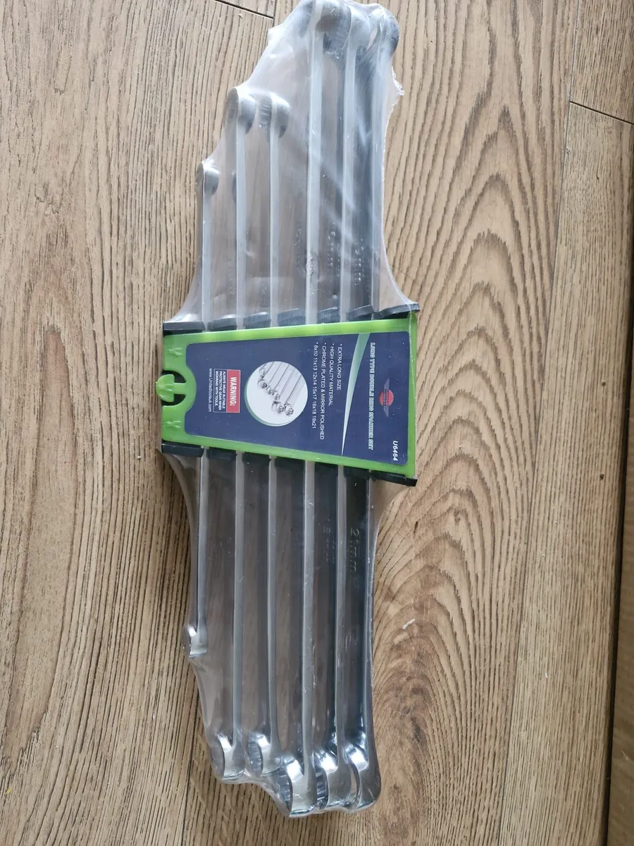 Extra long ring spanner sets