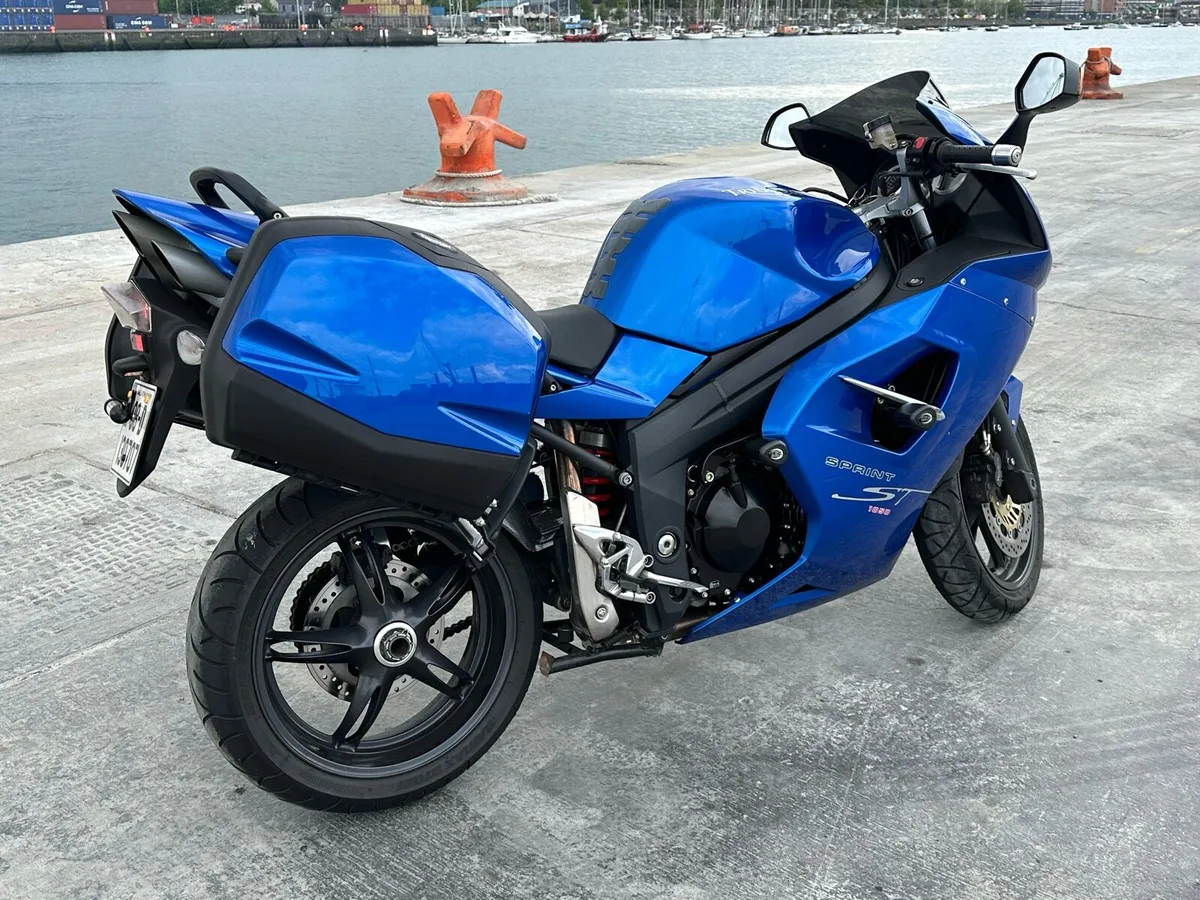 Triumph Sprint ST 1050 - Image 2