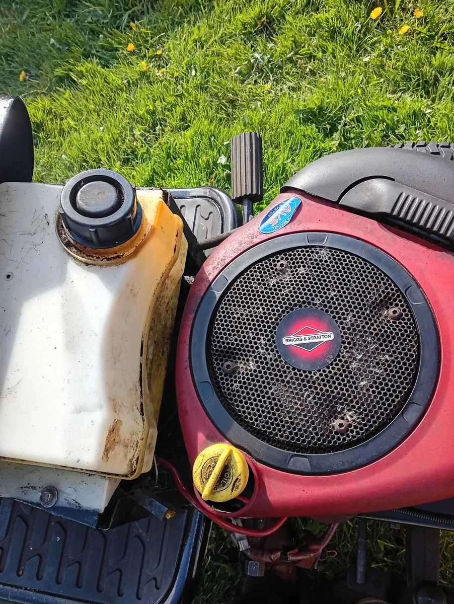 Husqvarna ride on lawnmower - Image 2