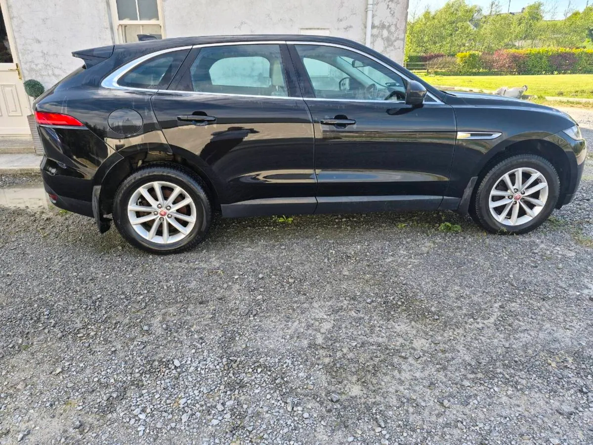 Jaguar F Pace 2016 - Image 1