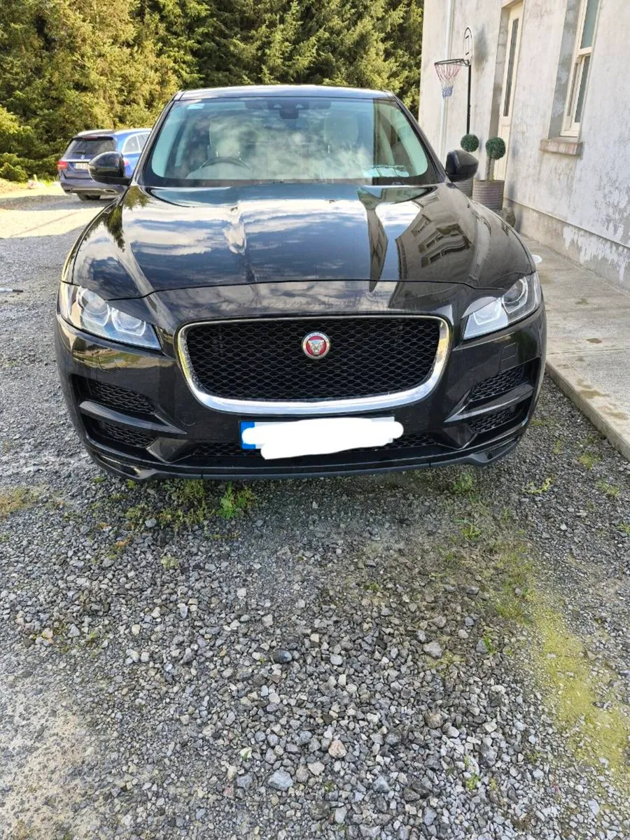 Jaguar F Pace 2016 - Image 2