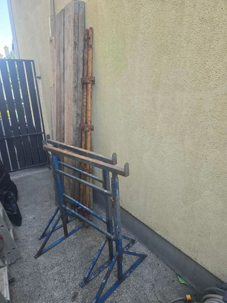 2 × Bandstands