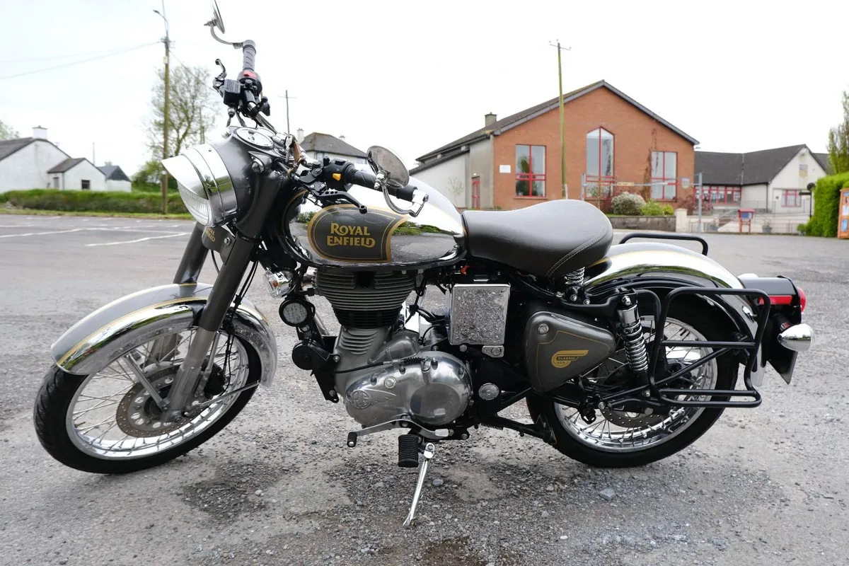 Royal Enfield Classic 500  Graphite Chrome - Image 2