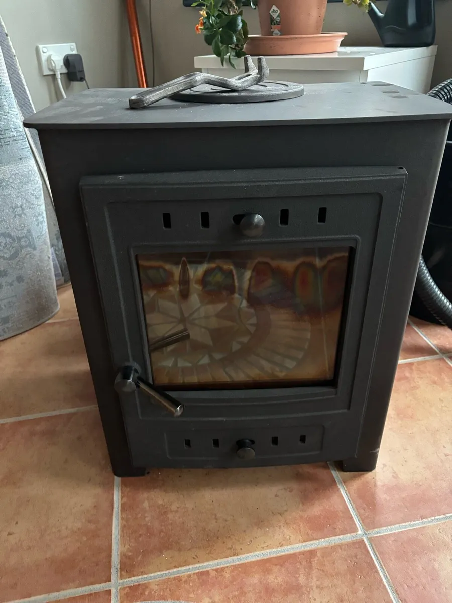 Solid fuel stove - Image 2