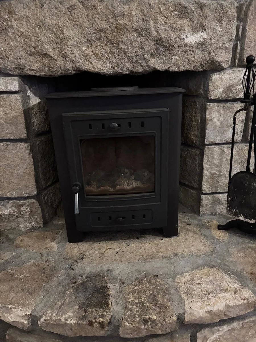 Solid fuel stove - Image 1