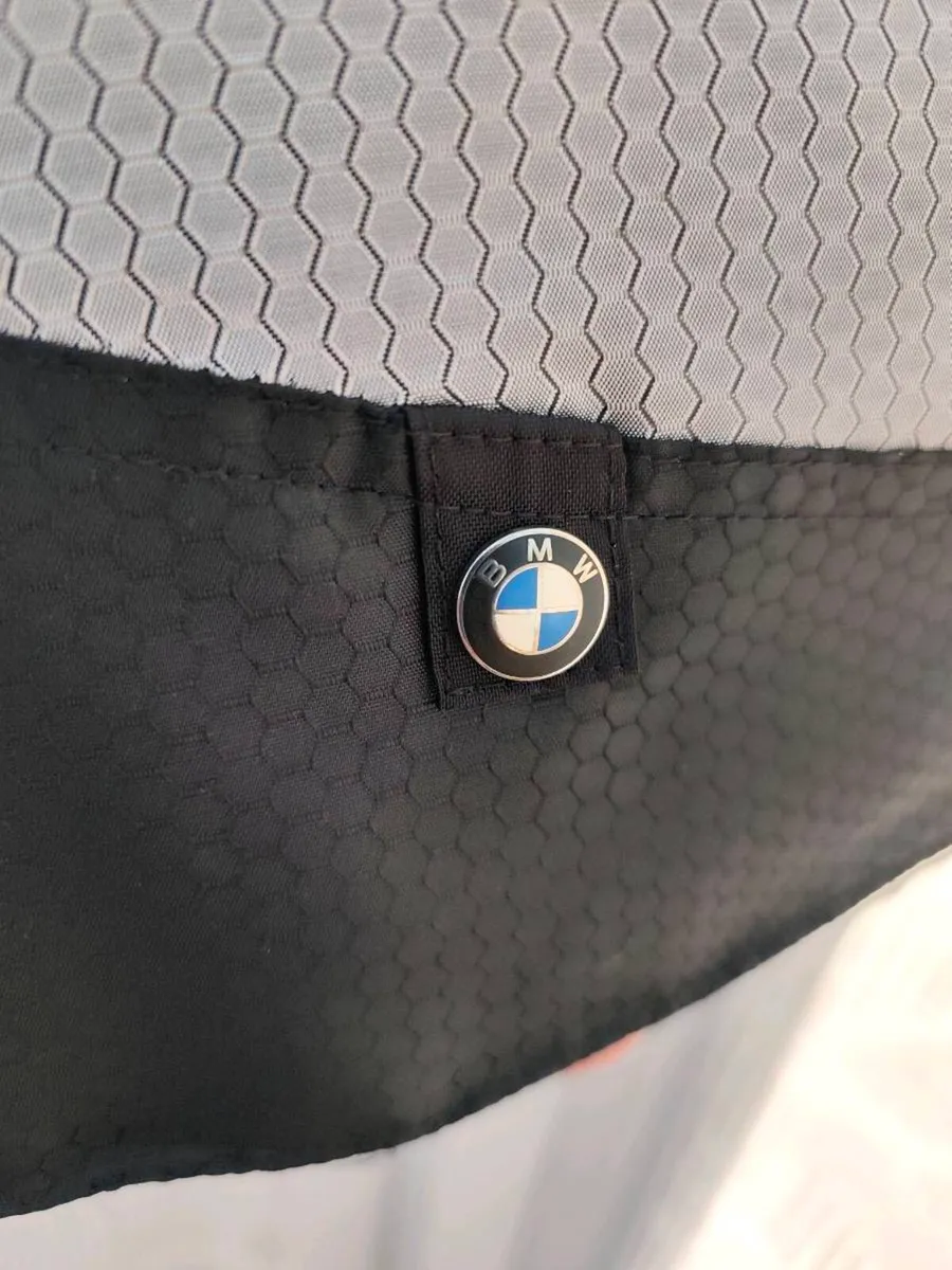BMW mans heated waistcoat - Image 4