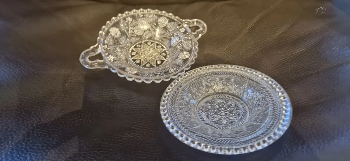 Glass bowls - Image 1