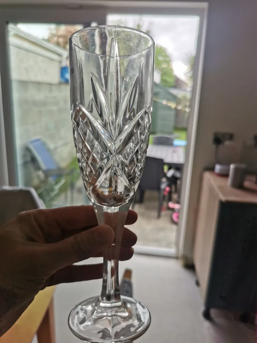 Champagne flutes - Image 1